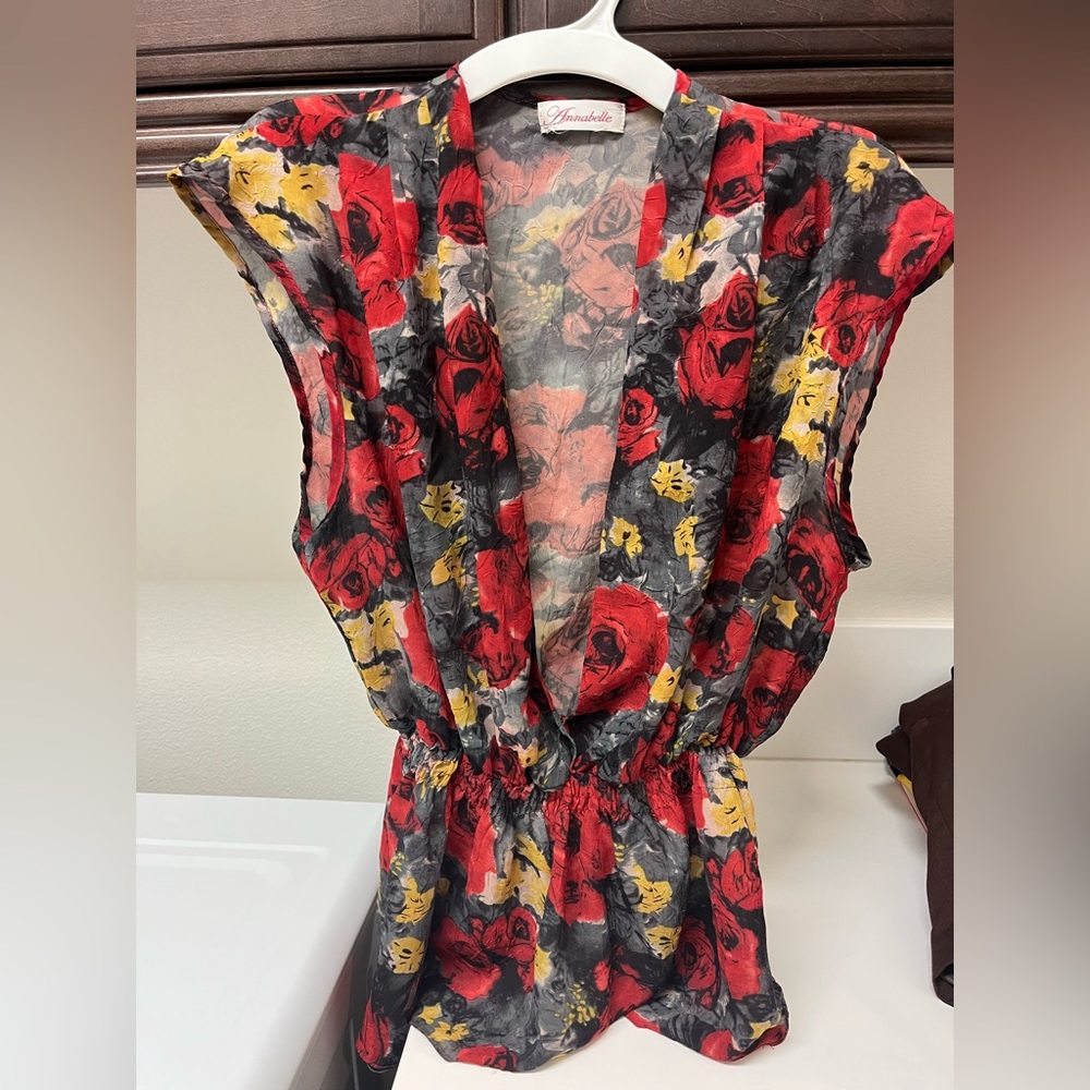 Women’s blouse with flower details